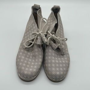 Women’s White Hush Puppies Size 6.5 Like New!